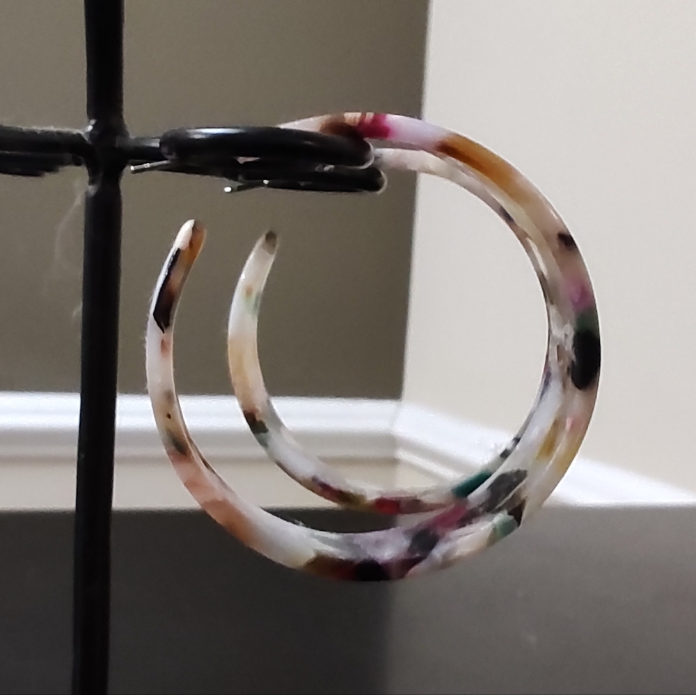 NWOB Tortoiseshell hoop earrings - Picture 2 of 4